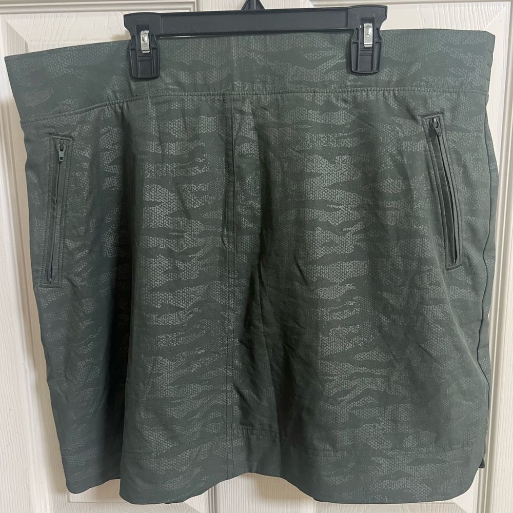 Orvis Green Camo Travel Skort w. Zipper Pockets, Tennis, Golf, Hiking, Athletic